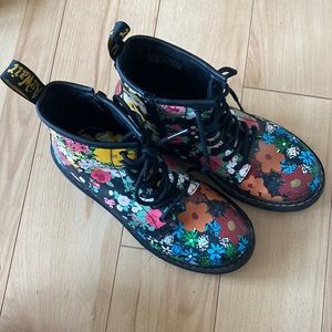 DR. MARTENS boots with flower print